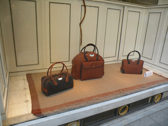  vitrine de luxe, maroquinerie, 6e